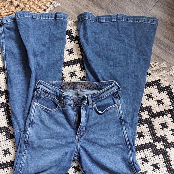 Wrangler High Rise Trumpet Flares - Picture 3 of 7